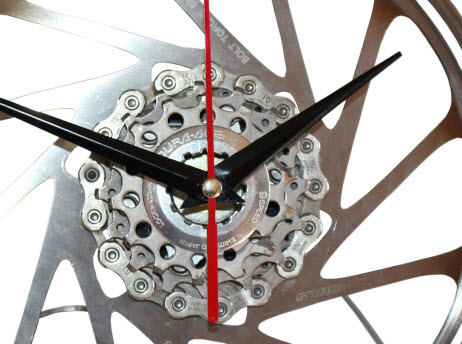 velo horloge de bureau, velo design, cyclisme, velo cadeau, eco-horloge, bike clock, cycling, ecofriendly gift, Shimano, recycled bicycle gear desk clock, upcycled clock, bicycle clock, cycling gift,